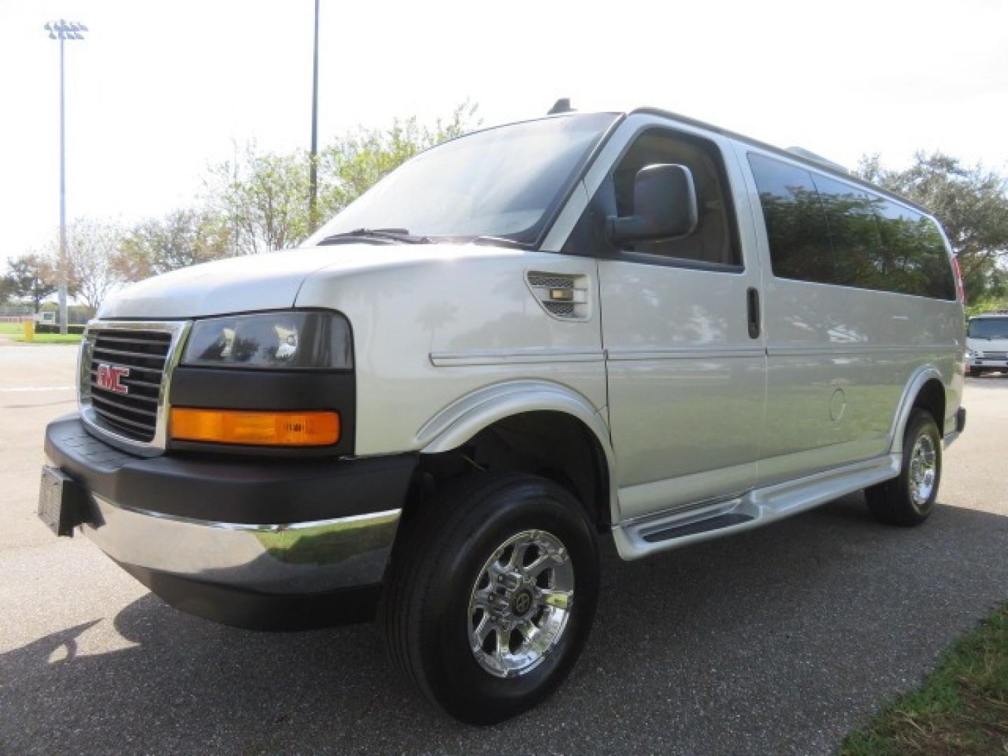 2017 Silver /Tan GMC Savana (1GTW7AFG6H1) , 4x4 transmission, located at 4301 Oak Circle #19, Boca Raton, FL, 33431, (954) 561-2499, 26.388861, -80.084038 - Photo#7